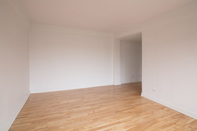 Building Photo - 10 Av. Rosemount