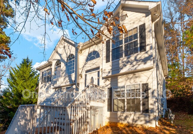 Building Photo - 2646 McGuire Dr