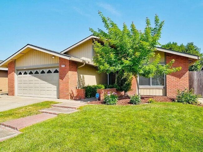 Foto del edificio - 3 Bedroom Single Family Home in Rancho Cor...