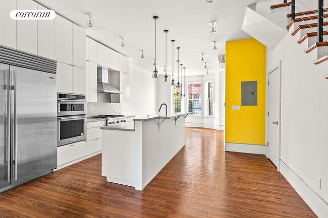 Building Photo - 1283 Bergen St