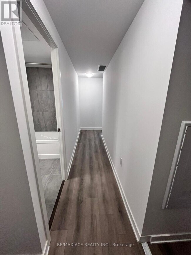 Photo du bâtiment - 7439 Kingston Rd