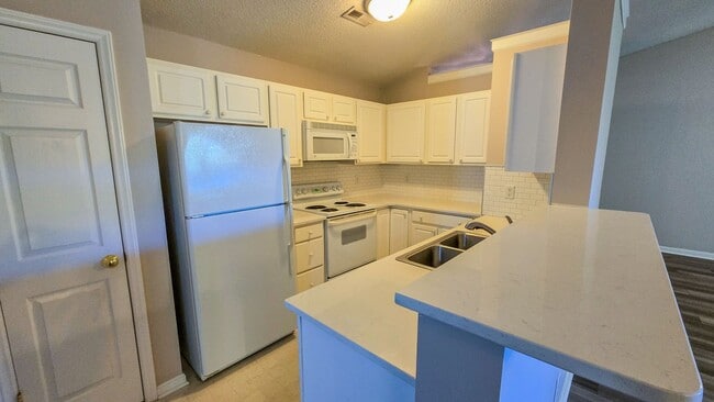 Foto del edificio - 932 Scholastic Ct