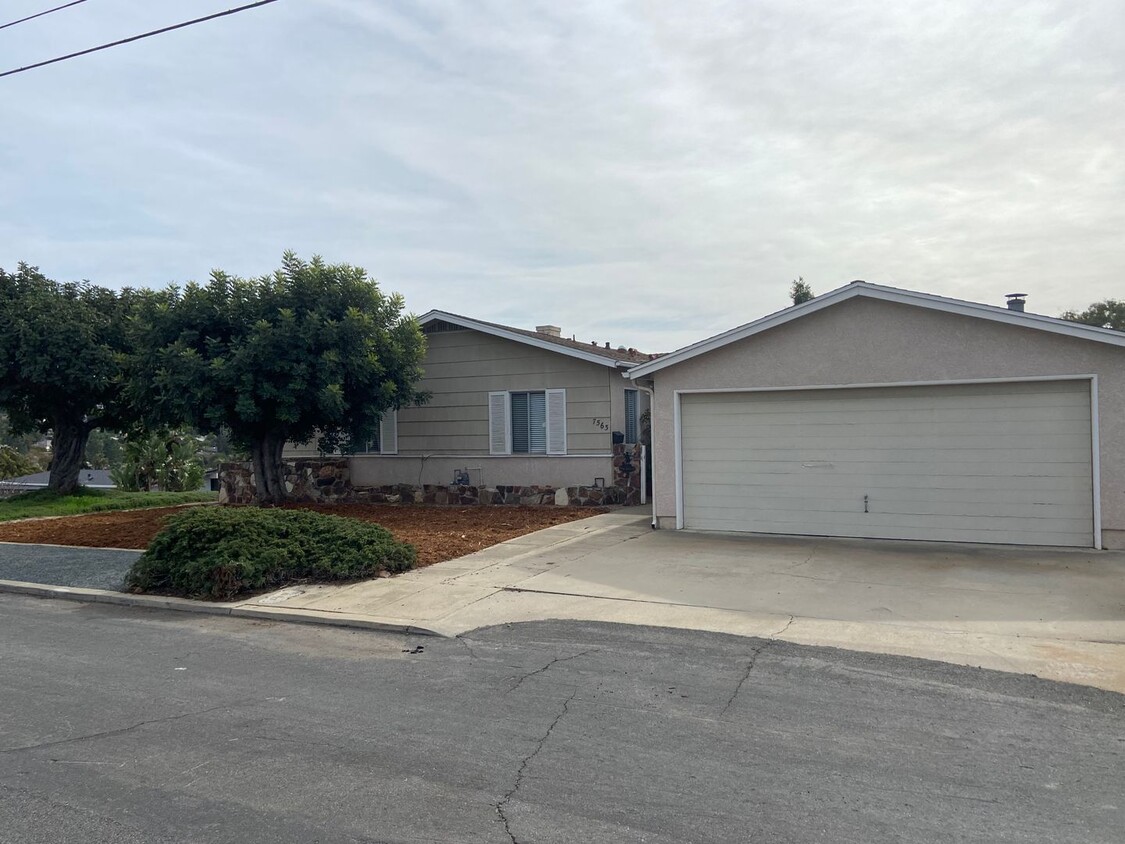 Foto principal - Large 3 Bed, 2 Bath in La Mesa!!