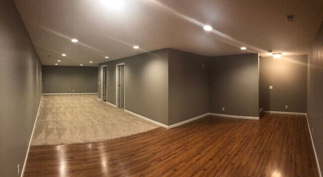 Foto del edificio - Large Home in Papillion For Rent!