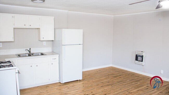 Building Photo - 1 bed 1 bath Garden District Studio Apartment