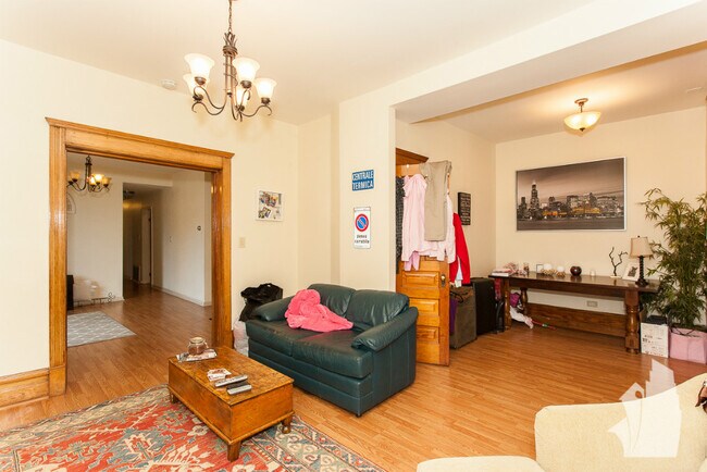 Foto del edificio - 815 W Wellington Ave