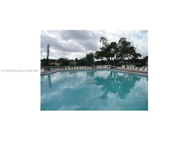 Foto del edificio - 3650 Inverrary Dr