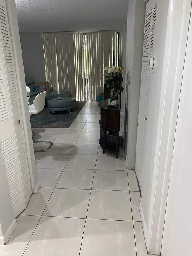 Foto del edificio - 8275 SW 152nd Ave
