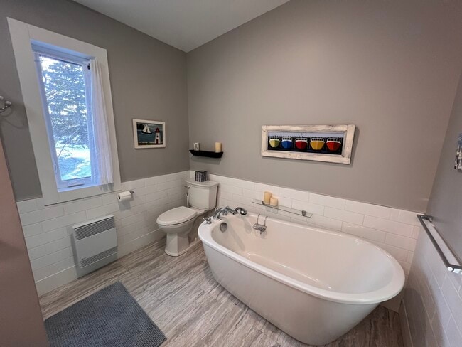 Building Photo - 50 Rockcliff Rd