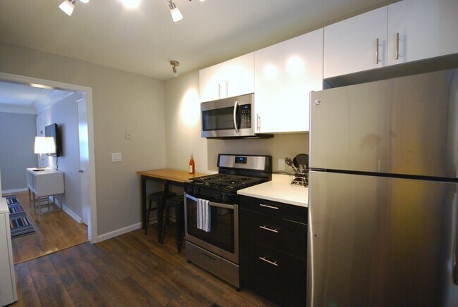 Foto del edificio - Brookwood Courtyard by BCA Furnished Apart...