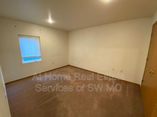 Foto del edificio - 750 S Campbell Ave