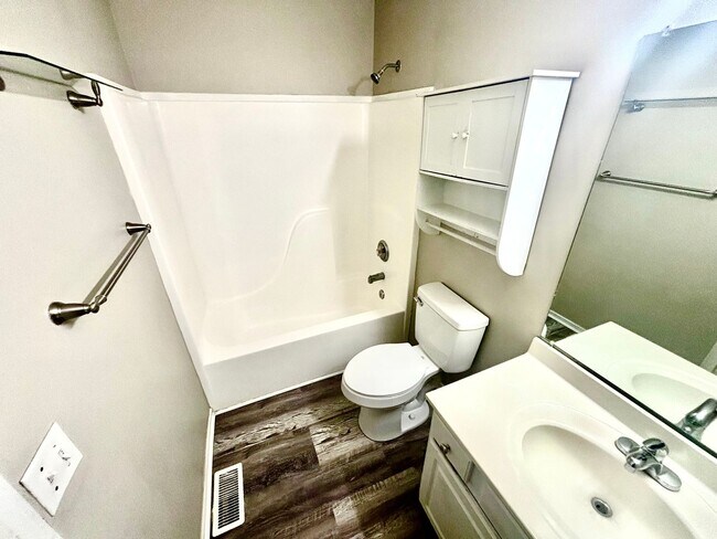 Foto del edificio - 17773 Olive St