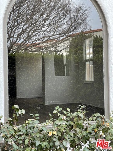 Building Photo - 321 S Reeves Dr