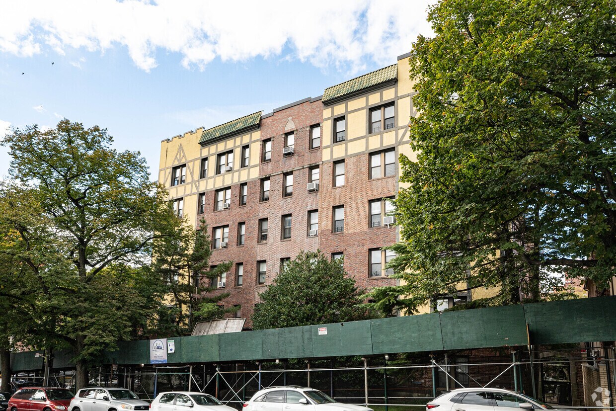 Primary Photo - 115-25 Metropolitan Ave