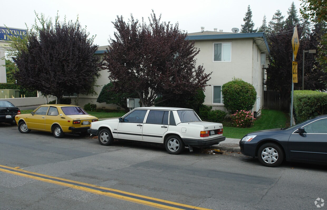 Foto principal - 365 W Weddell Dr