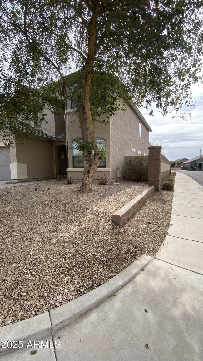 Foto del edificio - 10397 W Foothill Dr