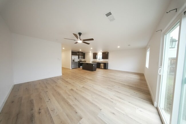 Foto del edificio - 547 Virginia Ave