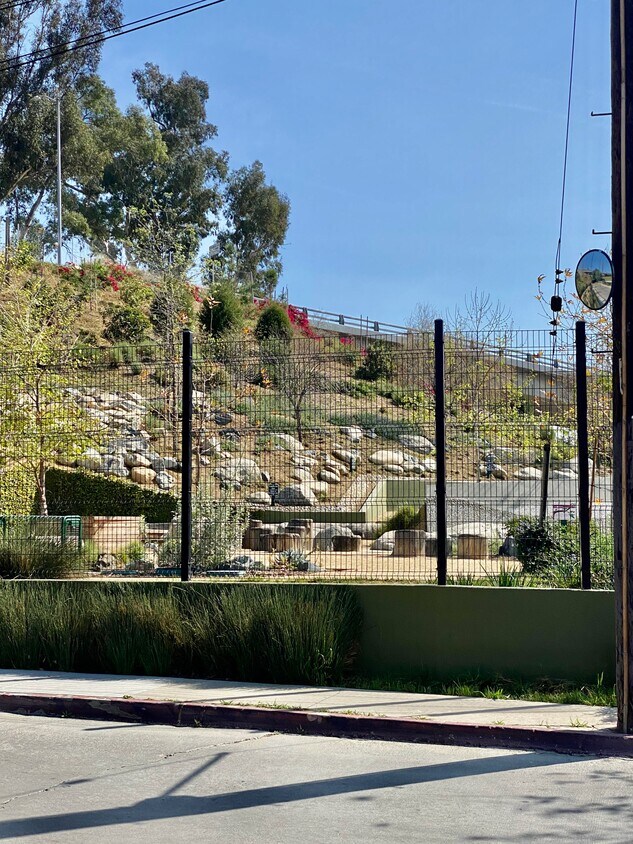 Foto principal - 6400 Dix St