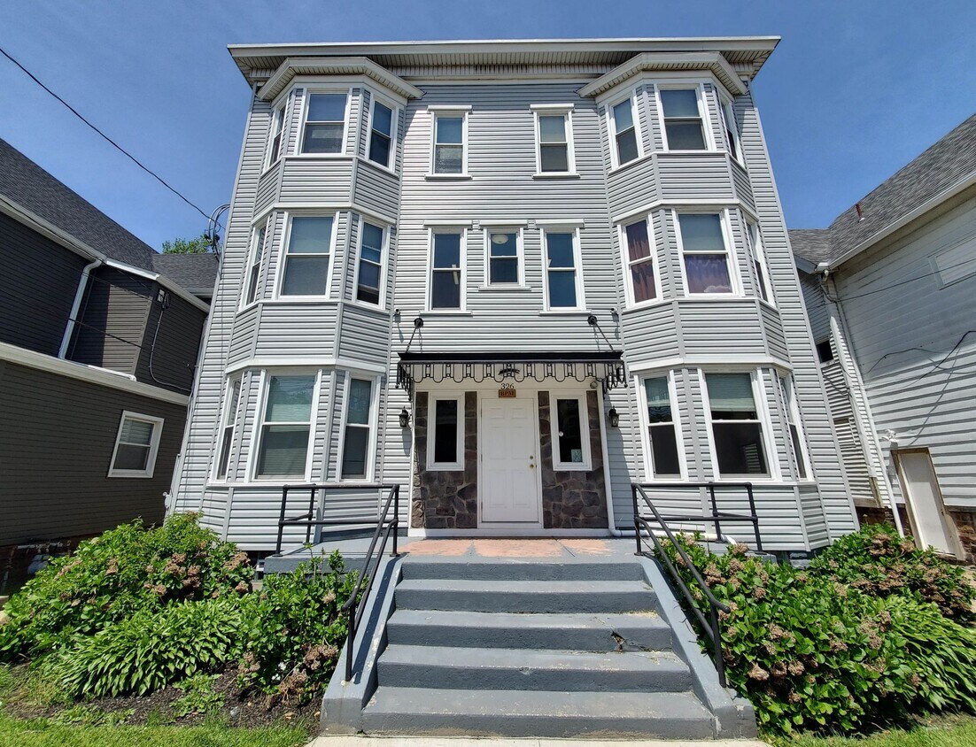 Building Photo - 326w8th