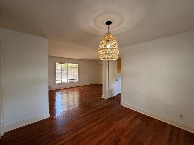 Foto del edificio - 2511 Enfield Rd