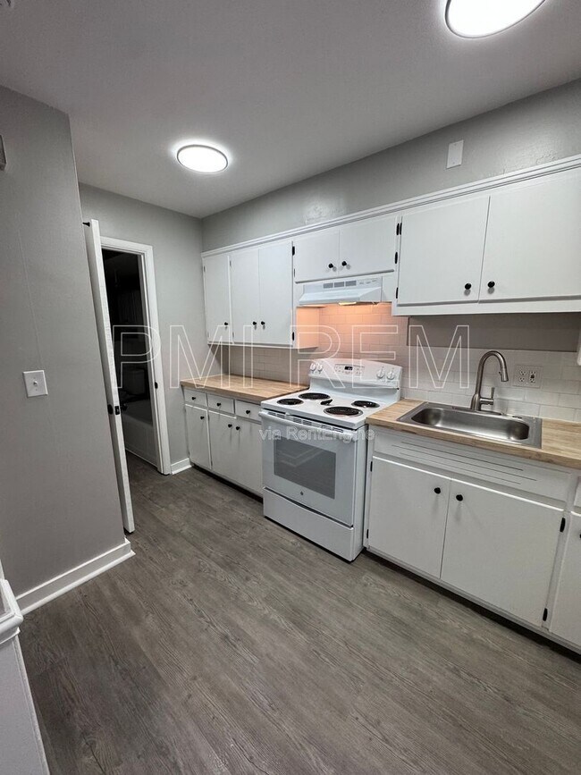 Foto del edificio - 128 S Miller Rd