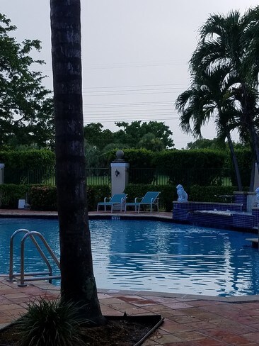 Foto del edificio - 1721 Village Blvd