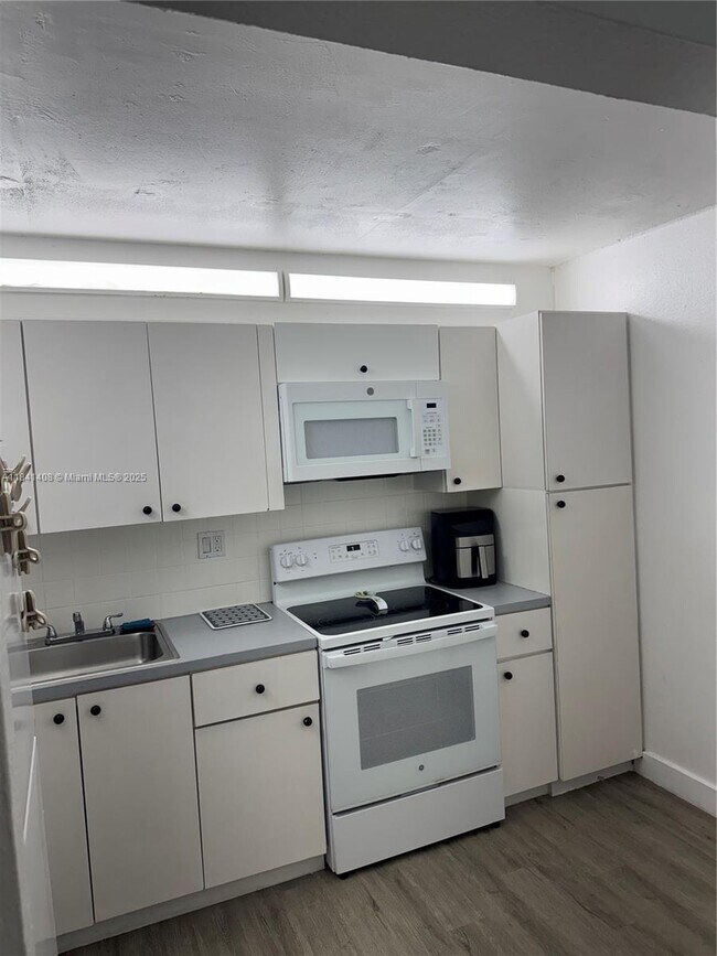 Building Photo - 2903 N Miami Beach Blvd
