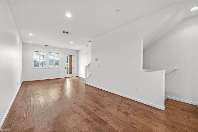 Building Photo - 2 br, 2 bath Townhome - 1127 Sunnybrae Bou...
