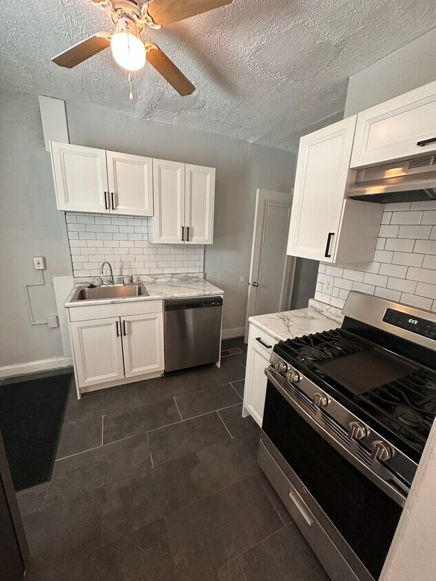 Primary Photo - 175 W Rundell St