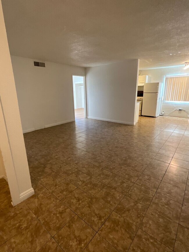 Foto del edificio - 3791 Daisy St