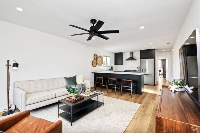 Building Photo - 266 Gloxina St