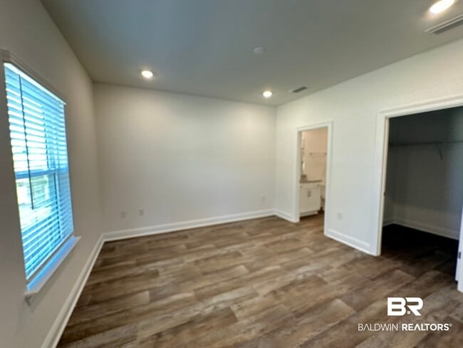 Building Photo - 13296 Shea Cir