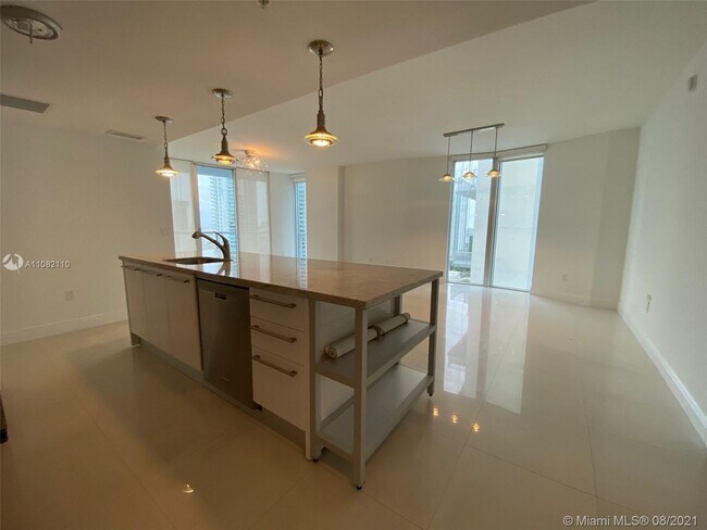 Foto del edificio - 185 SW 7th St