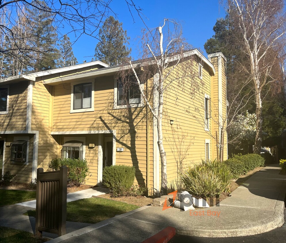 Foto principal - Delightful 3br / 2.5ba Townhouse Near Shop...