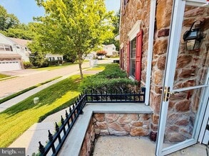 Building Photo - 122 Whiteland Hills Cir