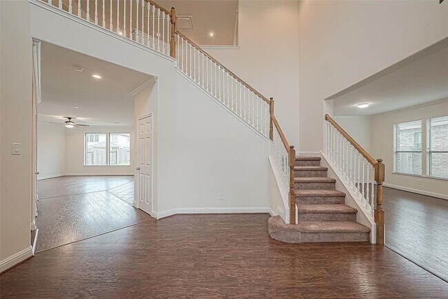 Building Photo - 4419 Matagorda Lakes Dr