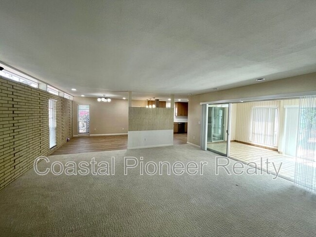 Building Photo - 3602 S Beach Dr