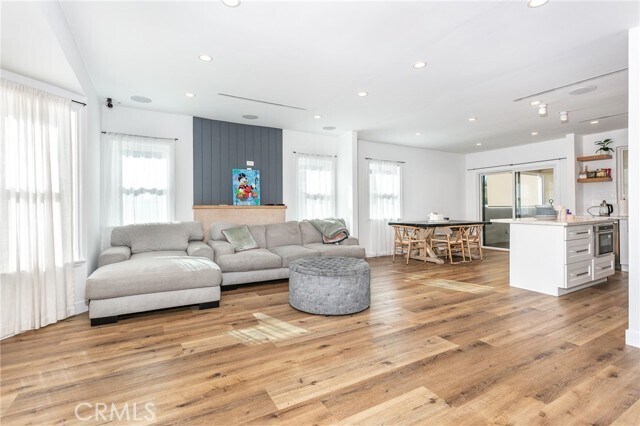 Foto del edificio - 5629 Natick Ave