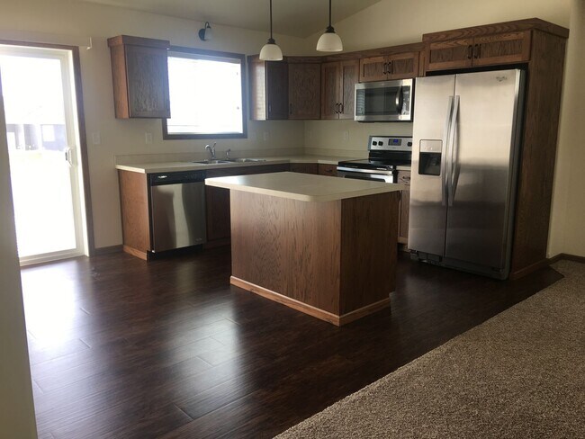 Building Photo - 3 bed, 2 bath twinhome in Deer Creek