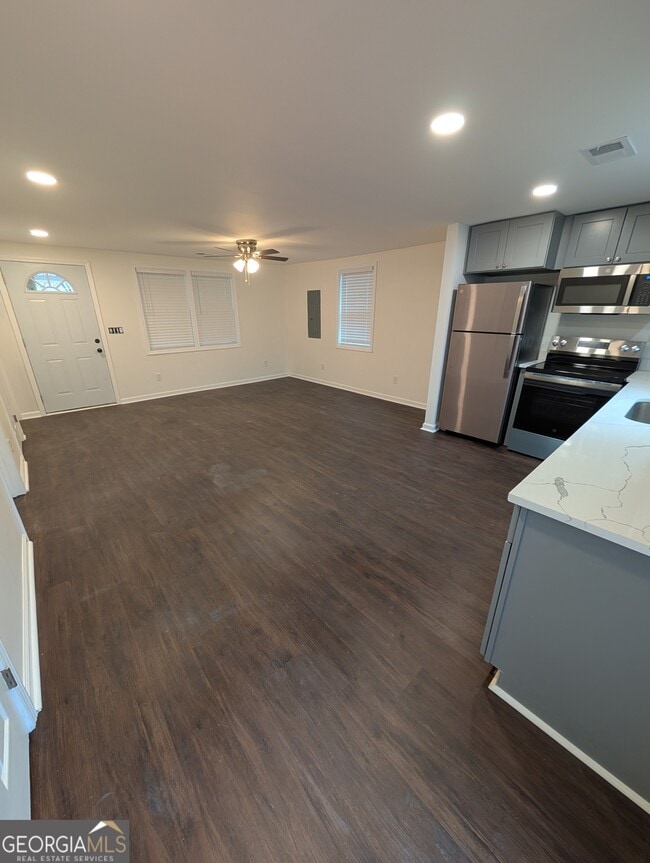 Foto del edificio - 319 Corinth Rd