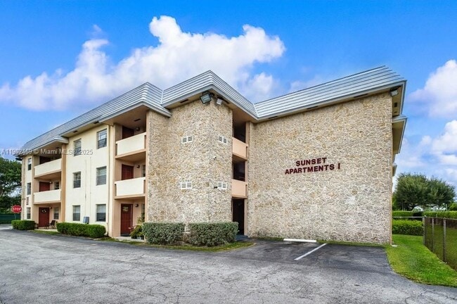 Building Photo - 8951 SW 72nd St