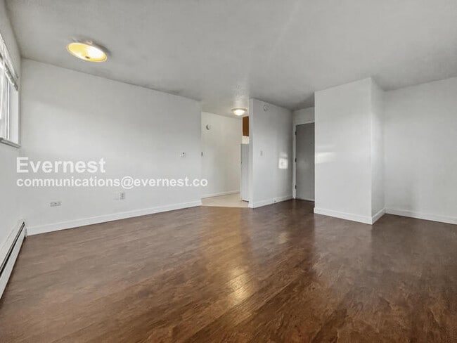 Building Photo - 1305 Burton Ct