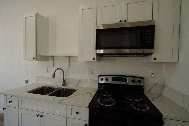 Foto del edificio - 26074 Bay Ave