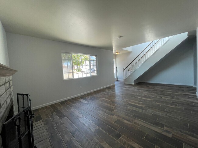 Foto del edificio - Must See! 4 Bedroom 3 Bathroom home in El ...