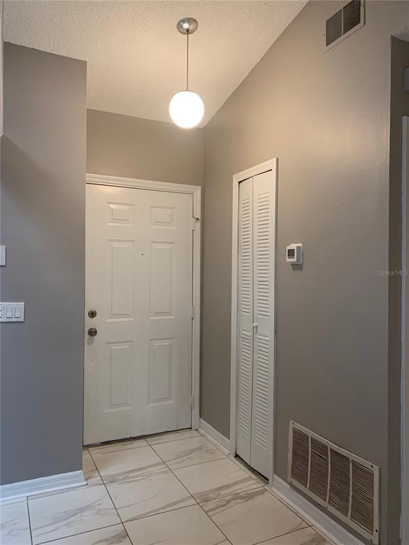 Foto del edificio - 9868 Lancewood St