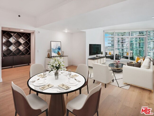 Building Photo - 13650 Marina Pointe Dr