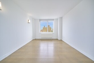 Building Photo - Prime East Village Large 1bdrm Doorman Building