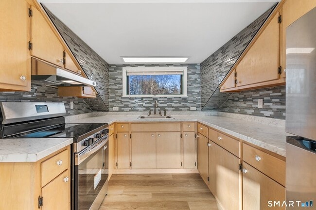 Building Photo - 85 Hicock Dr