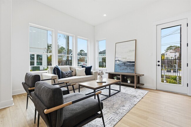 Foto del edificio - 8917 Laverne Shumard Ln