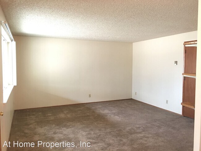 Building Photo - 830 SW Grove St